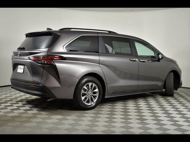 2021 Toyota Sienna XLE