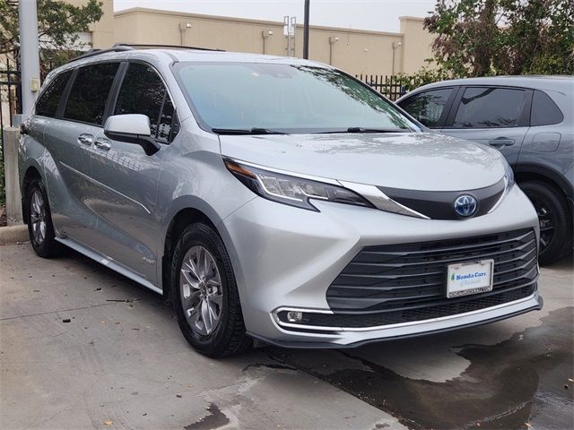 2021 Toyota Sienna XLE