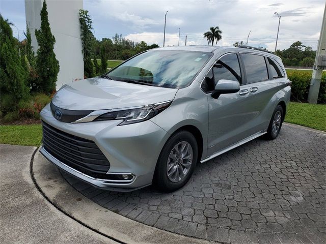 2021 Toyota Sienna XLE