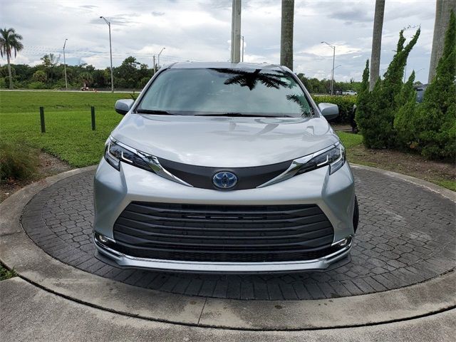 2021 Toyota Sienna XLE