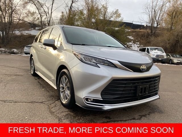 2021 Toyota Sienna XLE