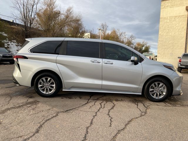 2021 Toyota Sienna XLE