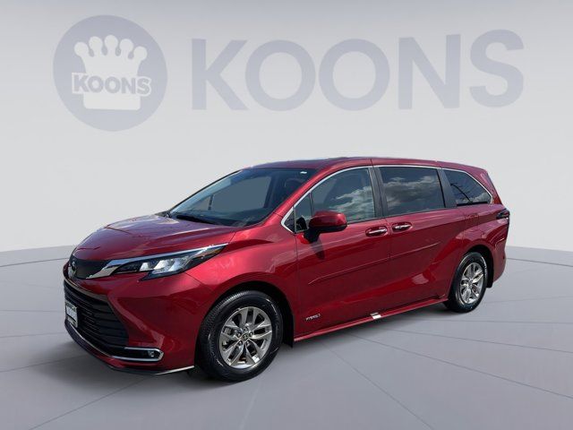 2021 Toyota Sienna XLE