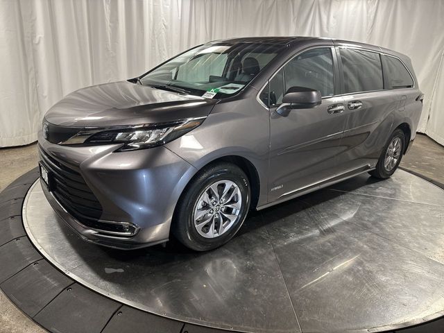 2021 Toyota Sienna XLE