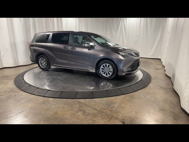 2021 Toyota Sienna XLE