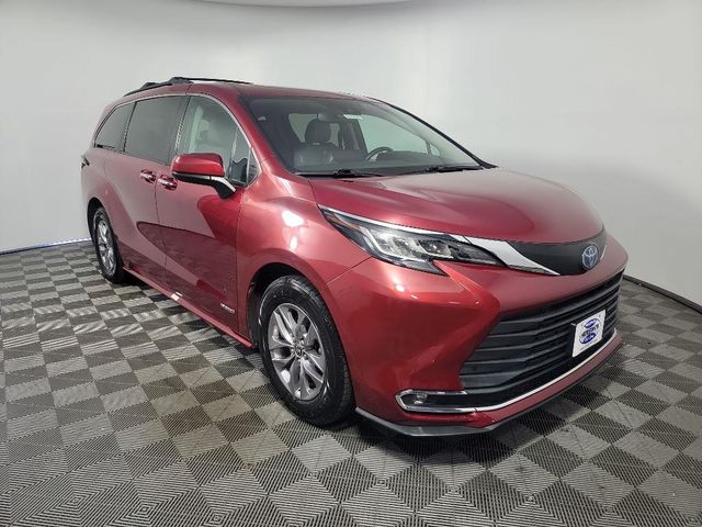 2021 Toyota Sienna XLE