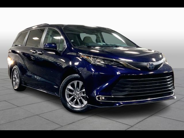 2021 Toyota Sienna XLE