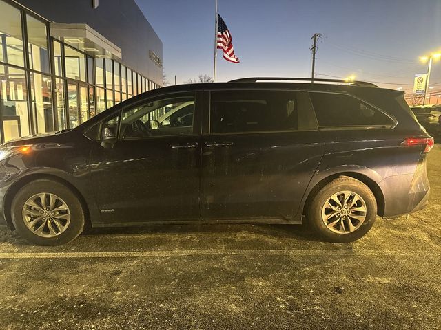 2021 Toyota Sienna XLE