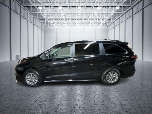 2021 Toyota Sienna XLE