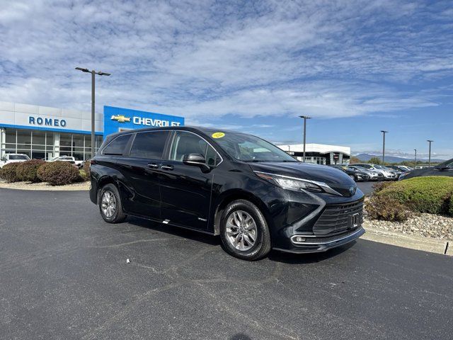 2021 Toyota Sienna XLE