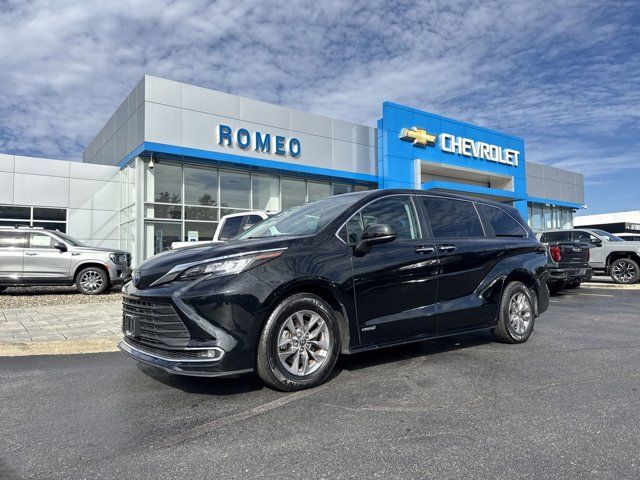 2021 Toyota Sienna XLE