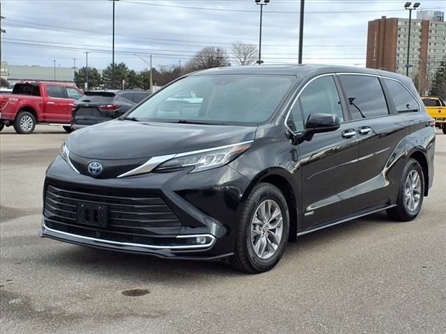 2021 Toyota Sienna XLE