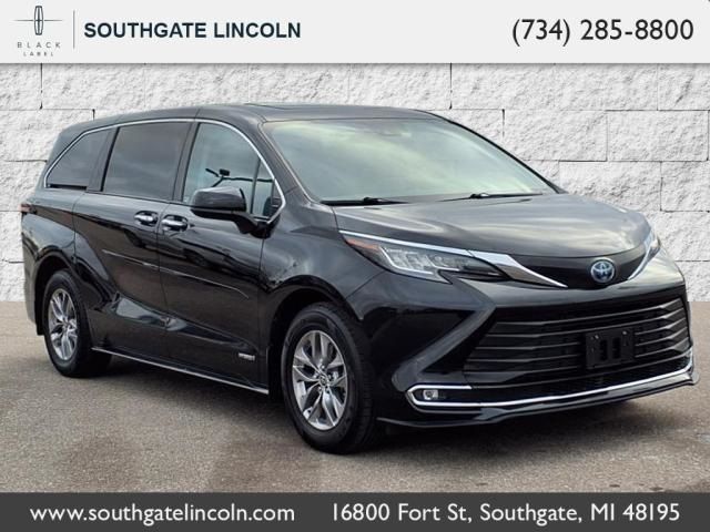 2021 Toyota Sienna XLE