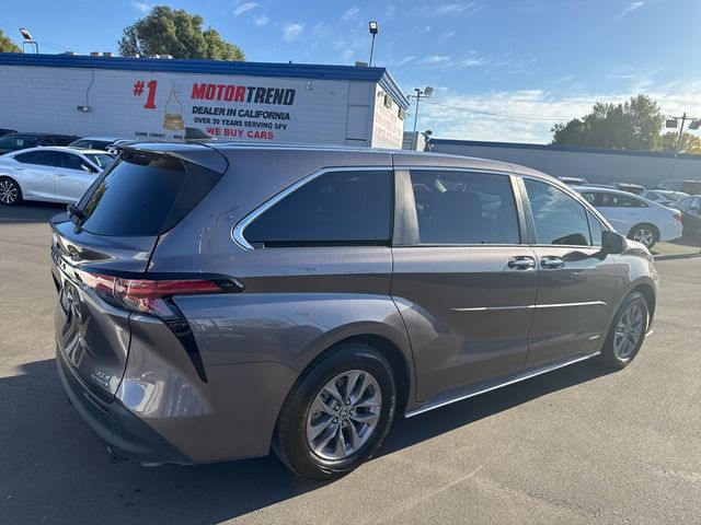 2021 Toyota Sienna XLE