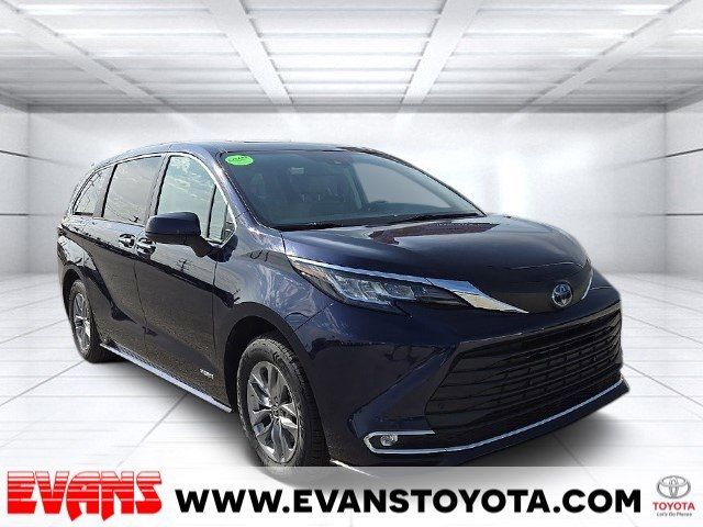 2021 Toyota Sienna XLE