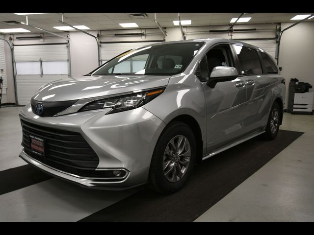 2021 Toyota Sienna XLE