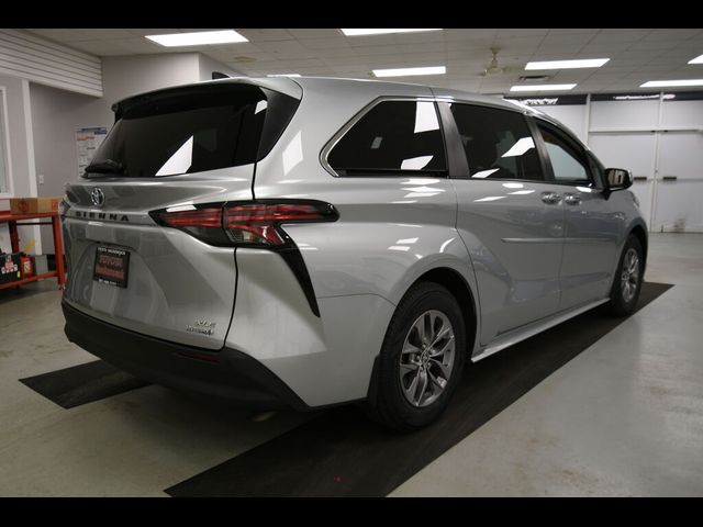 2021 Toyota Sienna XLE