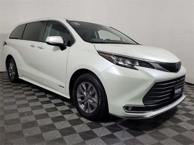 2021 Toyota Sienna XLE