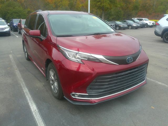 2021 Toyota Sienna XLE