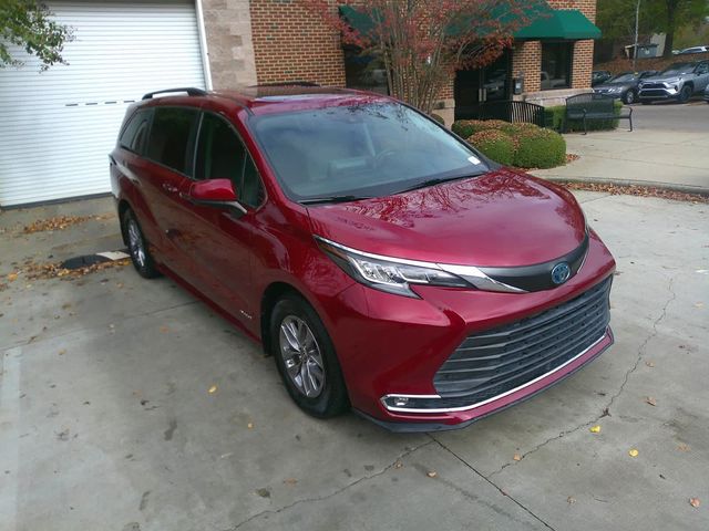 2021 Toyota Sienna XLE