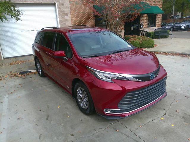 2021 Toyota Sienna XLE