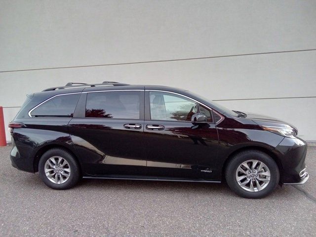 2021 Toyota Sienna XLE