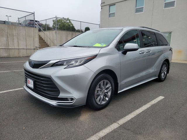 2021 Toyota Sienna XLE