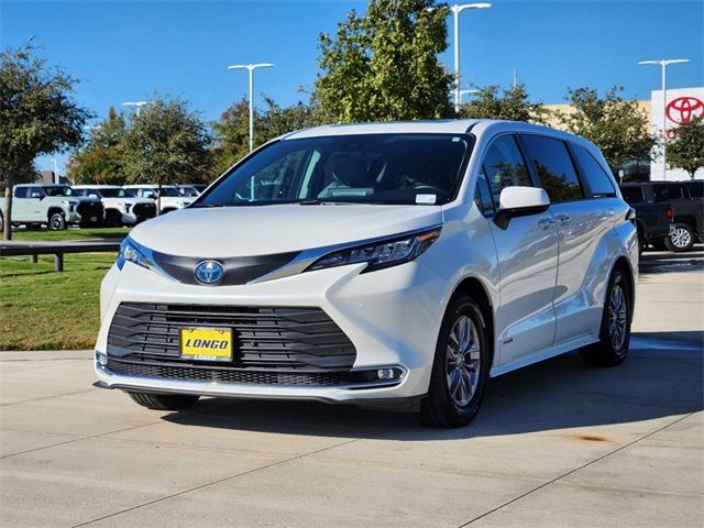 2021 Toyota Sienna XLE