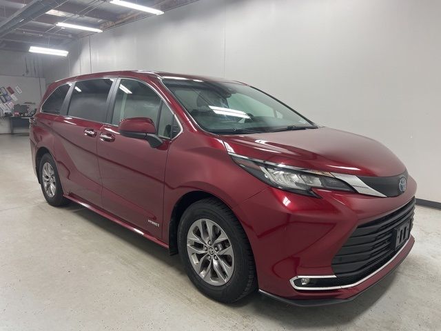 2021 Toyota Sienna XLE