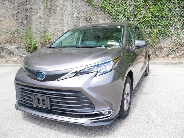 2021 Toyota Sienna XLE