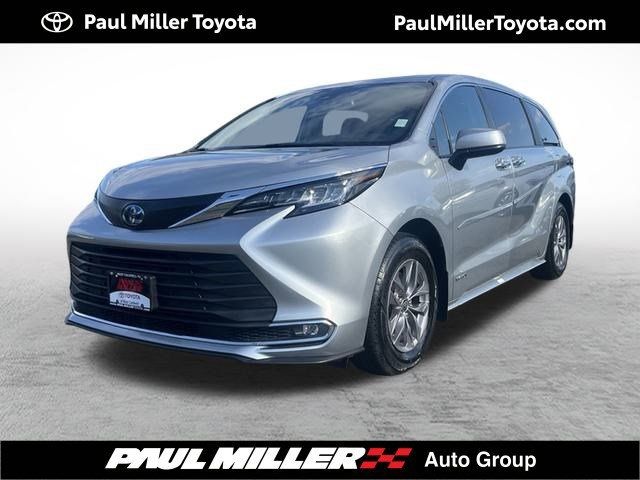 2021 Toyota Sienna XLE