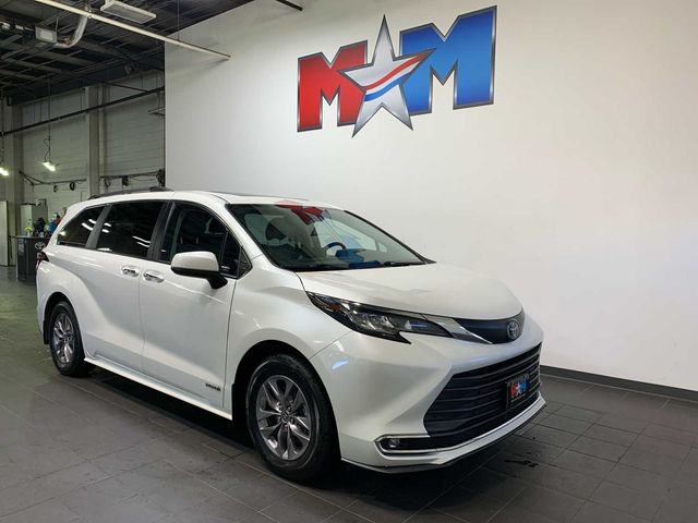 2021 Toyota Sienna XLE