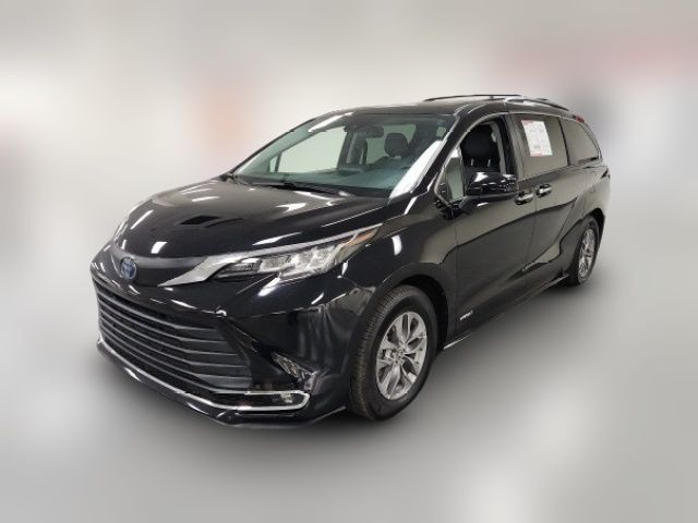 2021 Toyota Sienna XLE