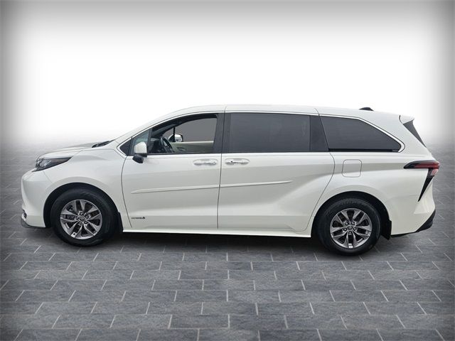 2021 Toyota Sienna XLE