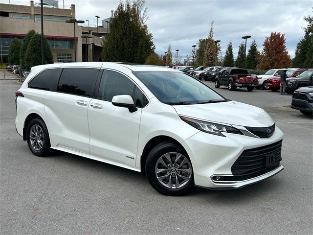 2021 Toyota Sienna XLE