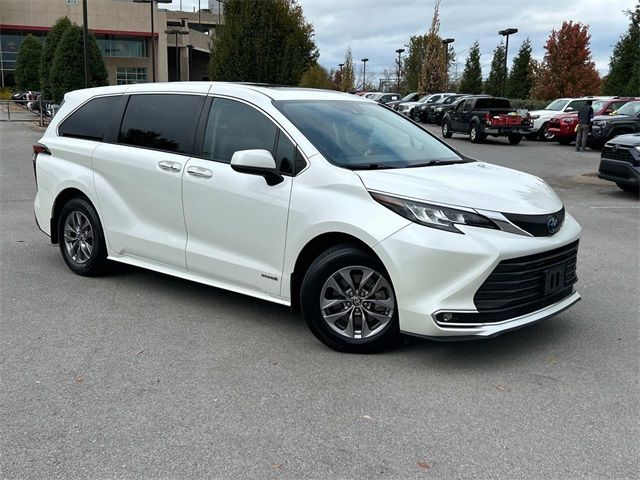 2021 Toyota Sienna XLE