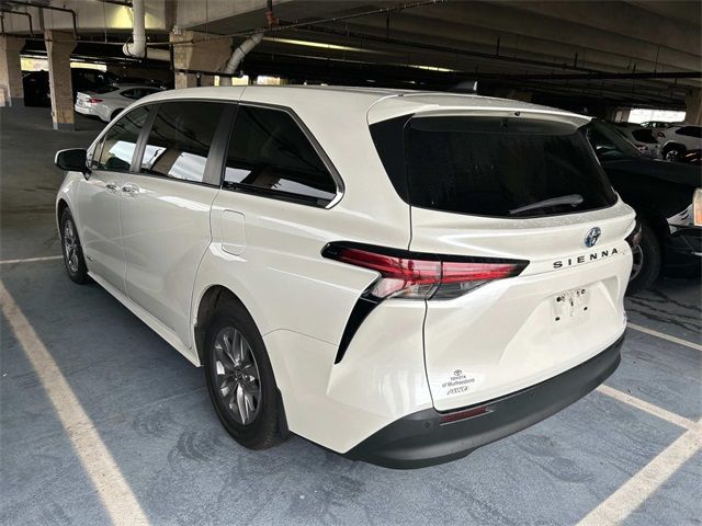 2021 Toyota Sienna XLE