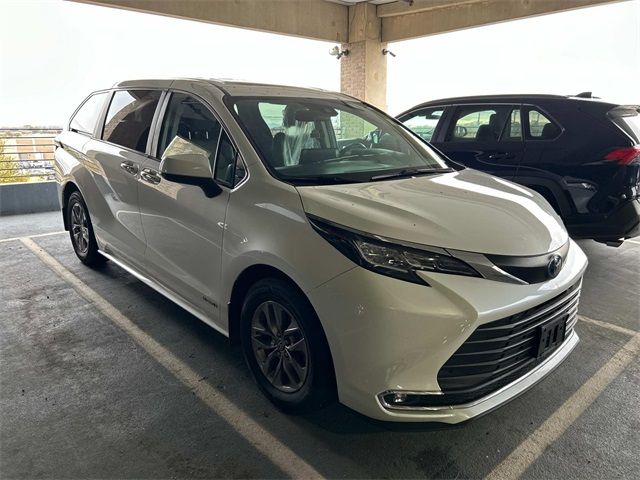 2021 Toyota Sienna XLE