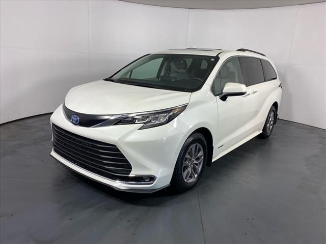 2021 Toyota Sienna XLE