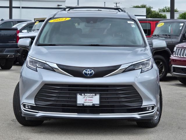 2021 Toyota Sienna XLE