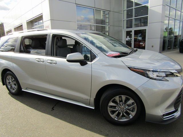 2021 Toyota Sienna XLE