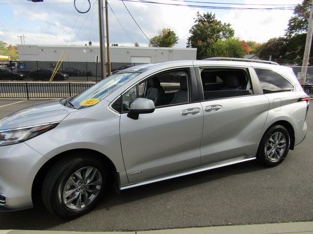 2021 Toyota Sienna XLE