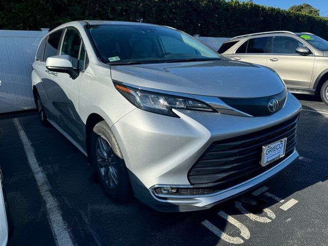 2021 Toyota Sienna XLE