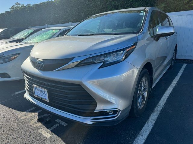 2021 Toyota Sienna XLE