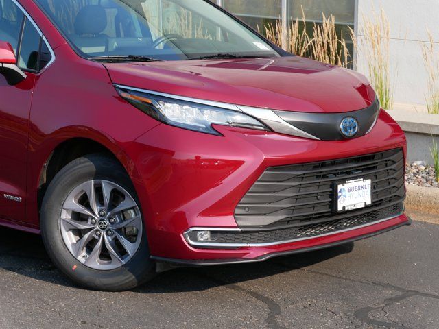 2021 Toyota Sienna XLE