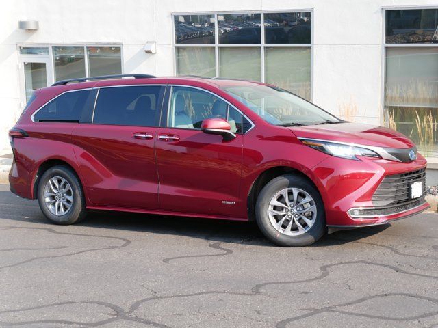 2021 Toyota Sienna XLE