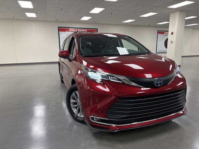 2021 Toyota Sienna XLE