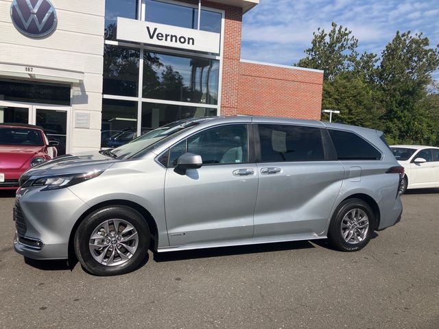 2021 Toyota Sienna XLE