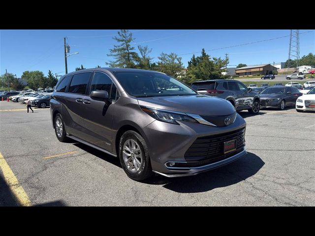2021 Toyota Sienna XLE