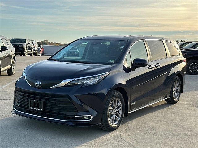 2021 Toyota Sienna XLE